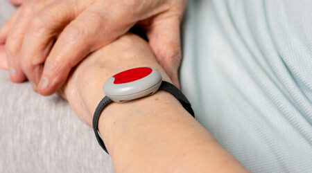 Medical alert system – Types, things to consider, and best options