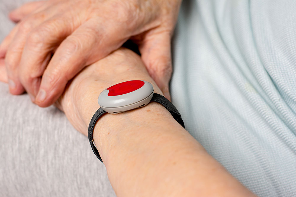 Medical alert system – Types, things to consider, and best options