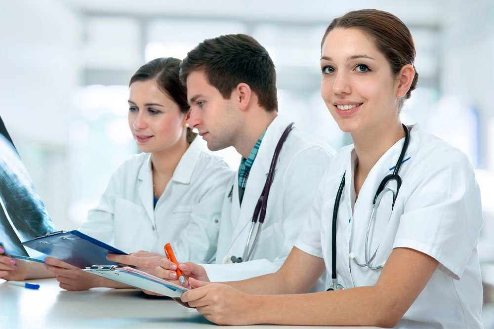 A complete guide to a CNA program