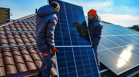 Factors to consider while investing in solar panels