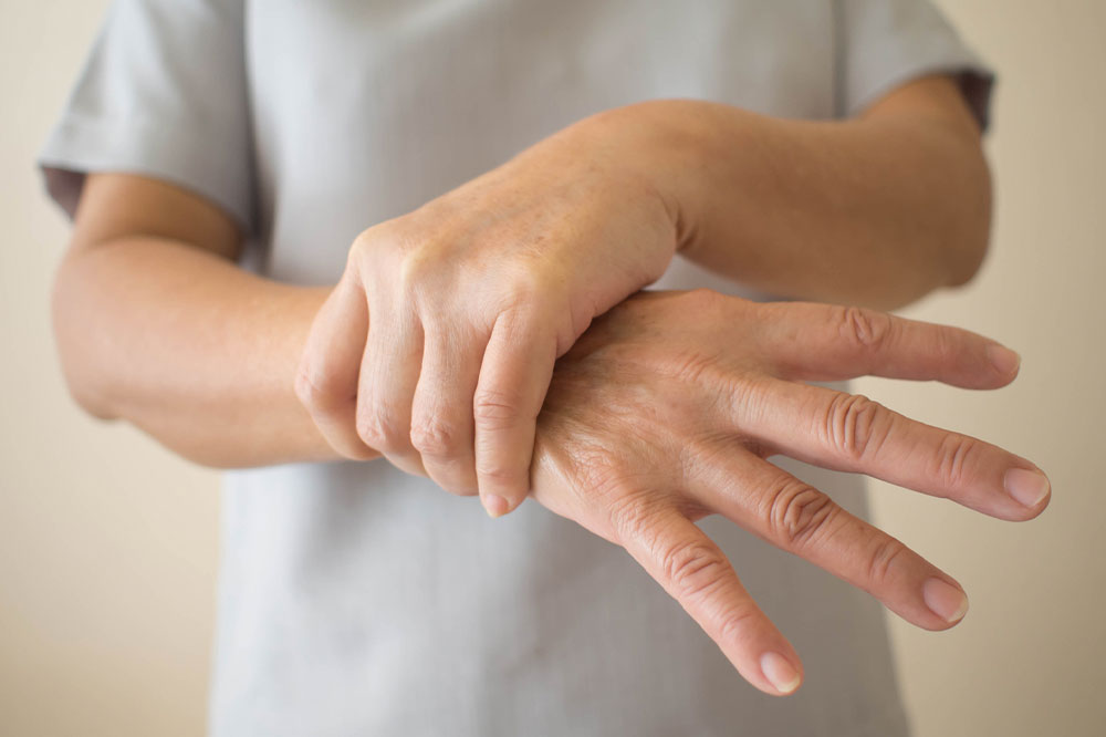 Hand tremor &#8211; Causes, symptoms, and management