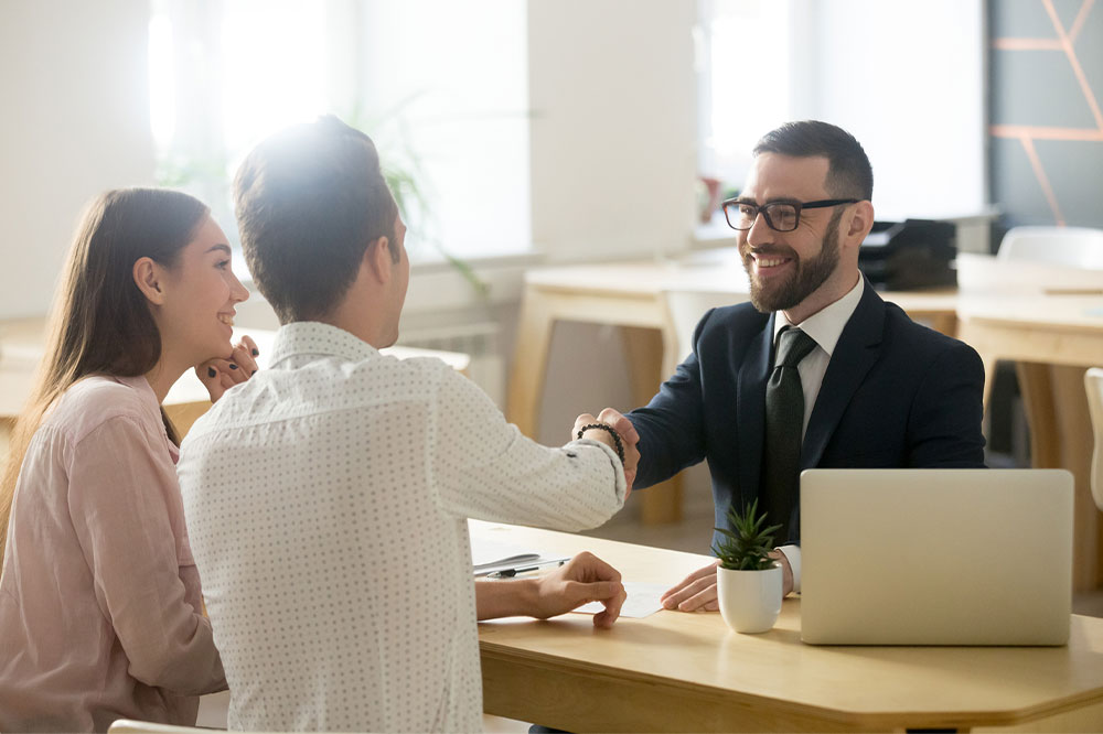 The role and responsibilities of a financial advisor